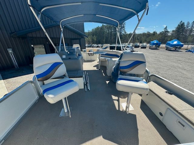 2007 18' SUNCRUISER PONTOON 40HP 4-STROKE EFI in Powerboats & Motorboats in Peterborough - Image 3