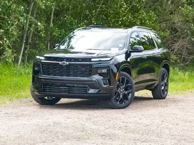 The 2025 Chevrolet Traverse RS is a bold and spacious SUV designed for modern families who want perf...