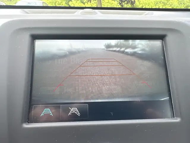 2018 Chevrolet Equinox LT LT + Heated Seats + One Owner dans Autos et camions dans Région d’Oshawa/Durham - Image 10
