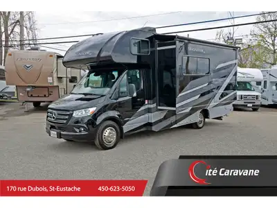 Thor Motor Coach Fourwinds Magnitude GM 24 avec 1 extension Extérieur : Full paint Mécanique Mercede...