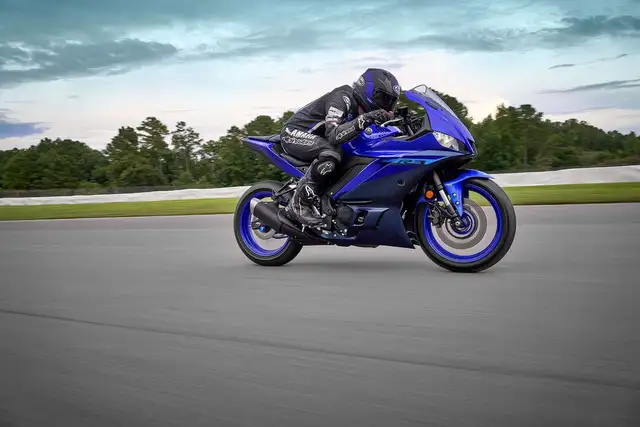 2024 Yamaha YZF-R3 Team Yamaha Blue in Street, Cruisers & Choppers in Vancouver - Image 3