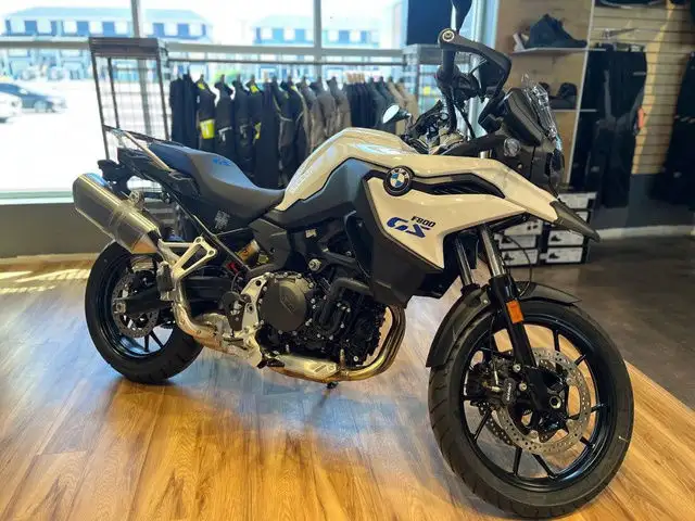 2024 BMW F 800 GS Light White Solid Paint in Street, Cruisers & Choppers in London - Image 3