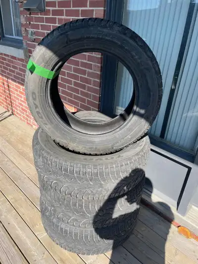 275-60-20 TOYO OBSERVE G3ICE USURE ENTRE 8/32-9/32, BON PNEUS, VIENT D'UN RAM, FAIT AUSSI POUR F150...