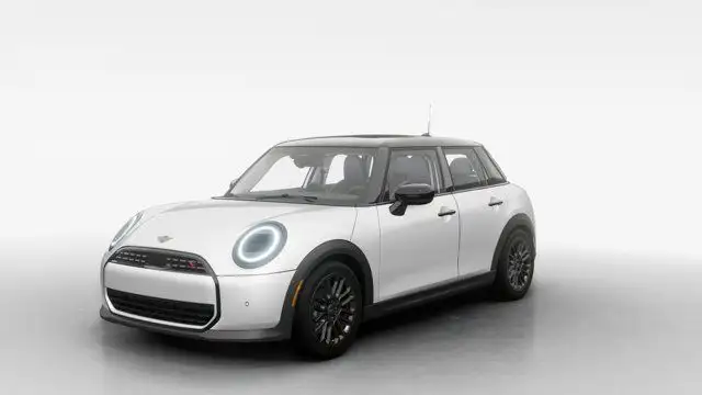 2025 MINI 5 Door Cooper S | Premier | Style Classique | Volant in Cars & Trucks in City of Montréal - Image 2
