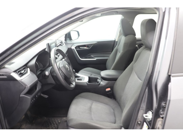 2022 Toyota RAV4 XLE, CARPLAY, TOIT OUVRANT, ASSISTANCE CONDUITE in Cars & Trucks in Longueuil / South Shore - Image 2