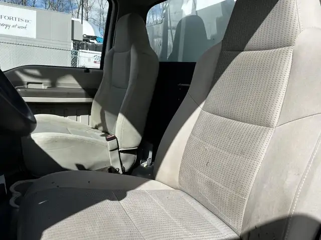 2008 ford F-550 Service Truck With Bucket 2WD Diesel in Heavy Trucks in Richmond - Image 34