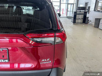 Wheels: 17 Alloy, Trunk/Hatch Auto-Latch, Trip Computer, Transmission: Continuously Variable (CVT),... (image 8)