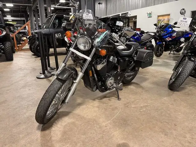 2010 Honda VT750 SHADOW in Street, Cruisers & Choppers in Moncton - Image 2