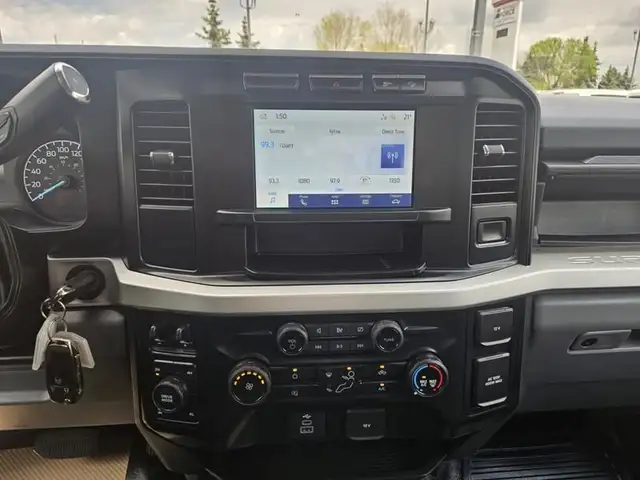 2023 Ford Super Duty F-250 SRW XLT 4WD Crew Cab 6.75' Box, 7.3L  dans Autos et camions dans Saint-Albert - Image 18