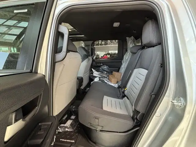 2025 Toyota Tacoma Sport | 6ft Truck Bed | Wireless Charging dans Autos et camions dans Ville d’Edmonton - Image 26