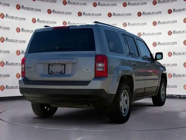 2015 Jeep Patriot 4WD 4dr North in Cars & Trucks in Calgary - Image 8