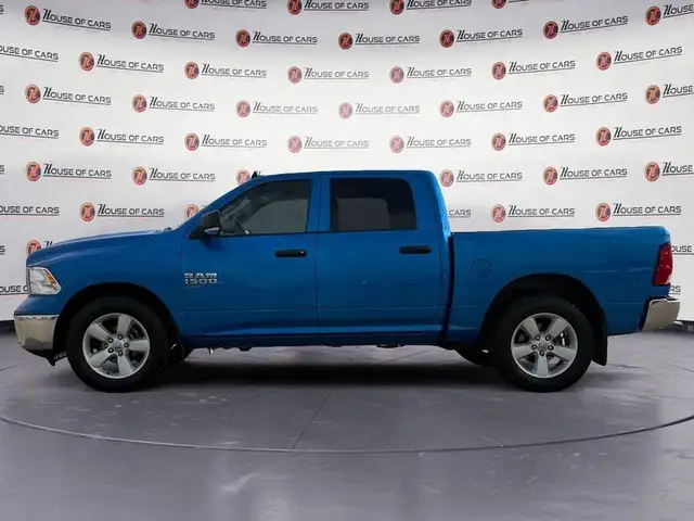2022 Ram 1500 Classic SLT 4x4 Crew Cab 5'7 Box dans Autos et camions dans Ville d’Edmonton - Image 3