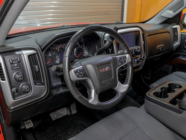 2017 GMC Sierra 1500 SLE CREW 4X4 V8 *GR REMORQ* SIÈGES CHAUFF B in Cars & Trucks in Laurentides - Image 2
