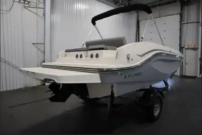 APPLY NOW: https://www.ridecollective.ca/get-pre-approved The 2024 Bayliner 2050 DX is a 19-foot-7-i...