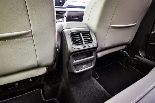 2024 Volkswagen Taos Comfortline • SUNROOF • HEATED SEATS in Cars & Trucks in Ottawa - Image 34