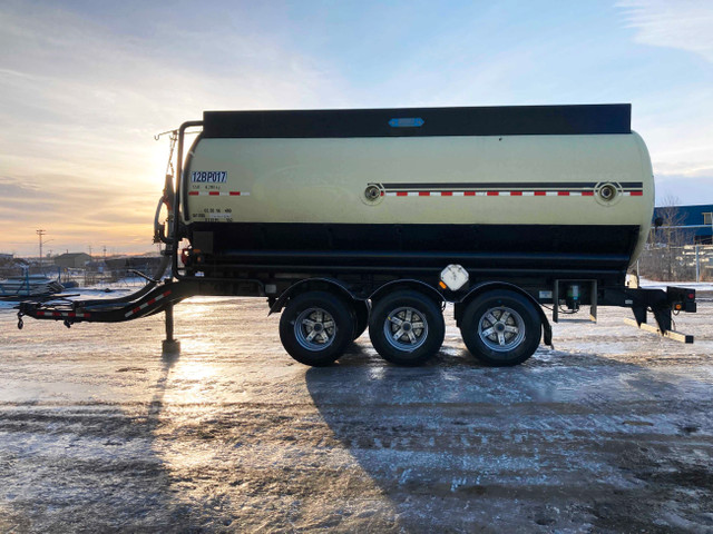 2006 Advance 22,000 Liter Pup Crude Oil Tanker Trailer in Heavy Equipment in Laval / North Shore - Image 2