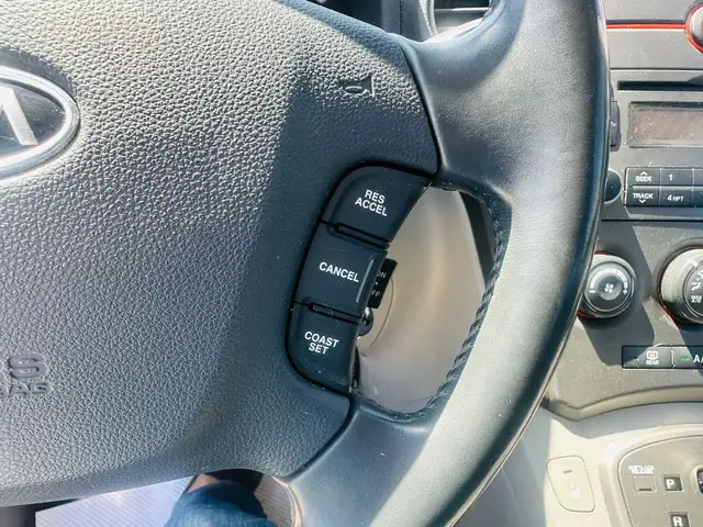 2008 KIA Rondo LX in Cars & Trucks in Edmonton - Image 17