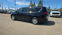 EXECUTIVE CROSSTOWN DEMO! This 2024 CHRYSLER VOYAGER LX has the following options Cloth Bucket Seats... (image 1)
