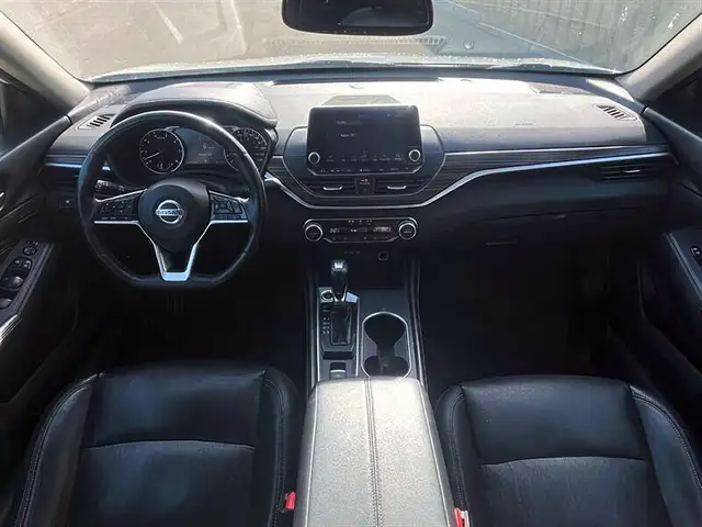 2019 Nissan Altima 2.5 Platinum AWD in Cars & Trucks in St. Albert - Image 10