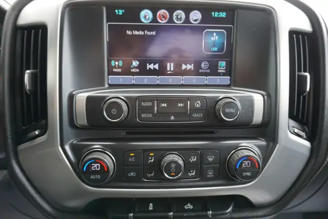2017 GMC Sierra 1500 in Cars & Trucks in Oakville / Halton Region - Image 25