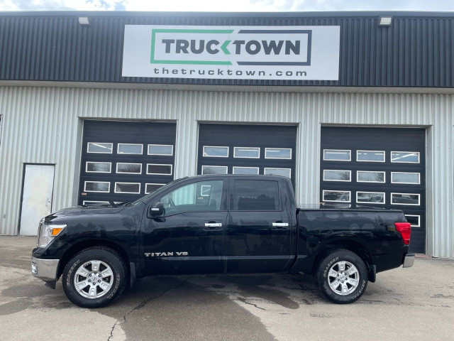 2018 Nissan Titan in Cars & Trucks in Ottawa