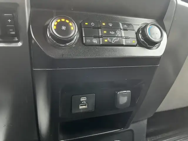 2020 Ford F-350 SD XLT Crew Cab 4WD in Cars & Trucks in Richmond - Image 34