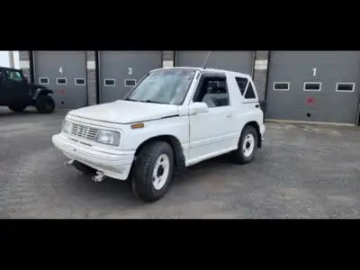 *AS-IS • Alloy_Wheels • Trailer_Hitch • Tachometer • Removable_Hard_top_ • Floor_Mats Découvrez le c...
