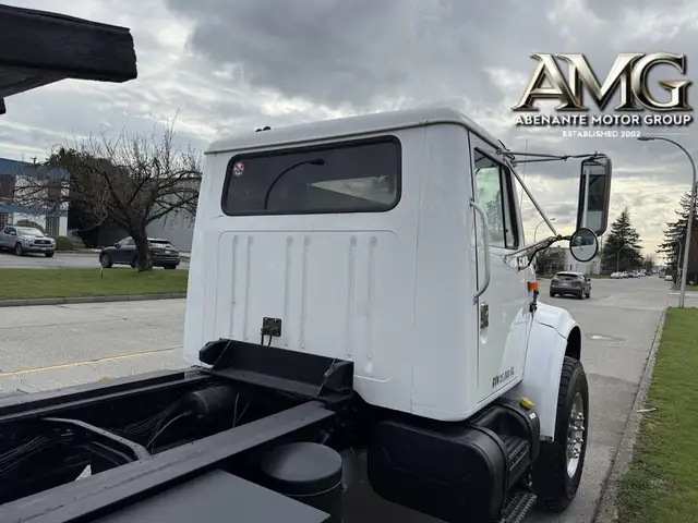 2000 International 4900 25 Foot Roll-Off Flatdeck Spicer 10 Spee in Heavy Trucks in Delta/Surrey/Langley - Image 22