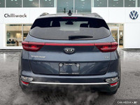 This Kia Sportage delivers a Regular Unleaded I-4 2.4 L/144 engine powering this Automatic transmiss... (image 3)