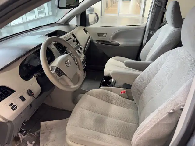 2012 TOYOTA SIENNA LE *NO ACCIDENTS EVER* ELECTRIC DOORS SLIDING DOORS62940368939137124