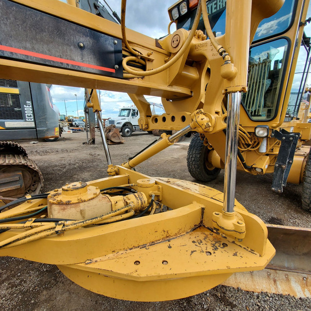 CAT 143H Motor Grader with 6900 hours (ex-governmental machine) in Heavy Equipment in Calgary - Image 3