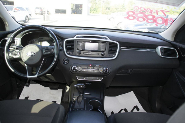 2016 KIA SORENTO LX/L in Cars & Trucks in Oshawa / Durham Region - Image 4