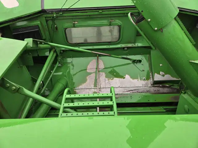 2000 John Deere Combine 9650 in Farming Equipment in Kamloops - Image 30