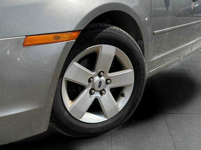 2009 Ford Fusion SE Under $3,000|| SE|| Great Starter Car!! in Cars & Trucks in Mississauga / Peel Region - Image 2