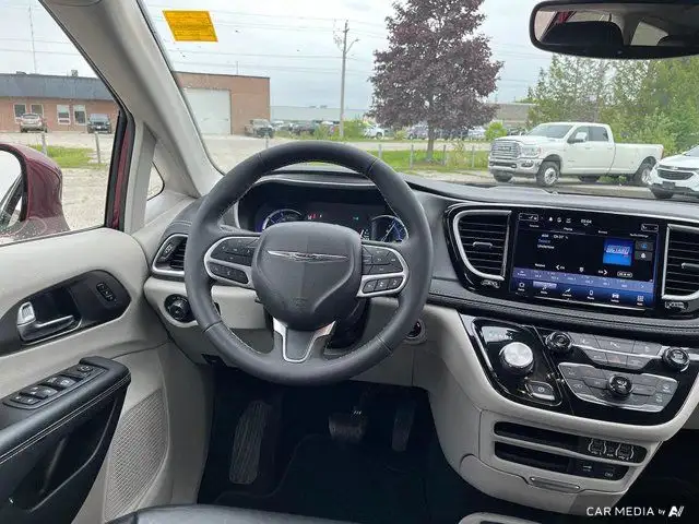 2022 Chrysler Pacifica Hybrid Touring L | Leather | Hybrid in Cars & Trucks in Guelph - Image 11