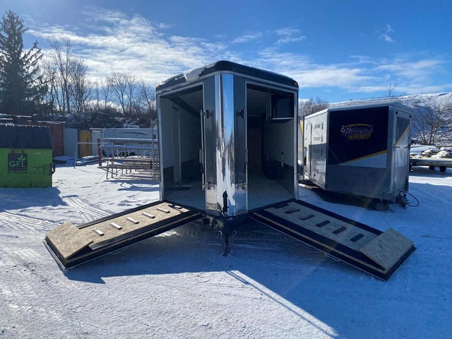 2013 Royal Royal RC 29' Enclosed trailer in Cargo & Utility Trailers in Kitchener / Waterloo - Image 2