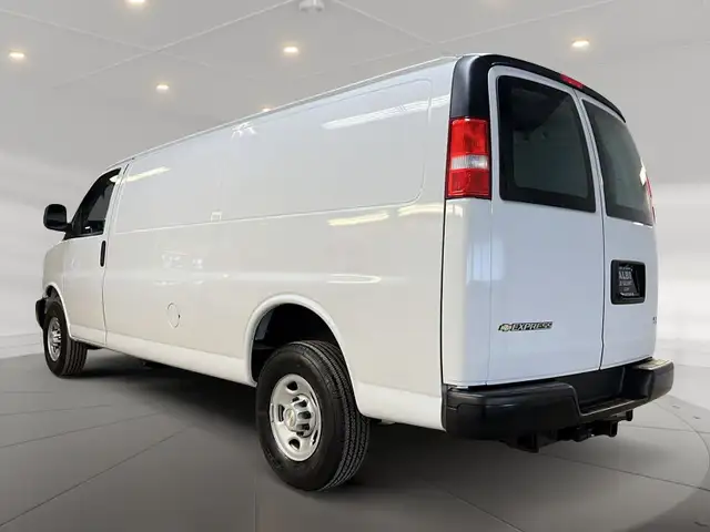 2024 Chevrolet Express Cargo 2500 WT 155 in Cars & Trucks in Laval / North Shore - Image 7