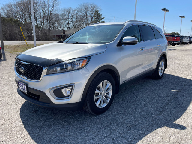 2017 Kia Sorento LX V6 Popular Pre-Owned SUV that can tow in Cars & Trucks in Sarnia - Image 2