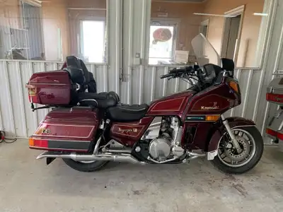 1986 KAWASAKI ZG1200 VOYAGER KAWASAKI VOYAGER 1200 1986 MOTO FONCTIONNEL MAIS LA TRANSMISSION DOIT Ê...
