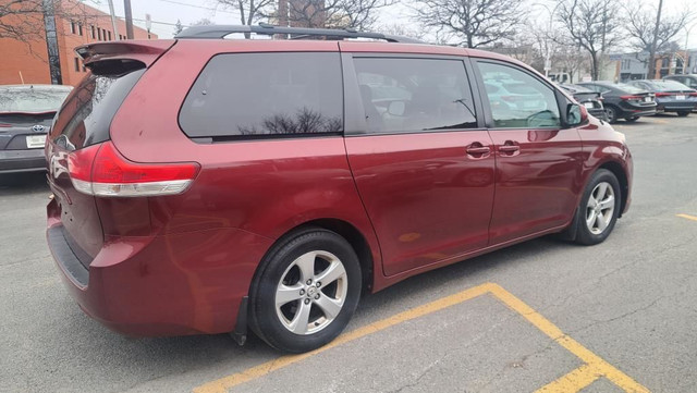 2011 Toyota Sienna in Cars & Trucks in Longueuil / South Shore - Image 3