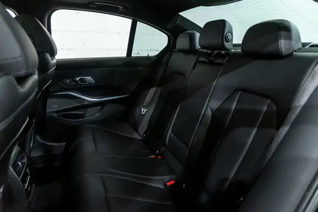 2023 BMW 3 Series 330i xDrive | Sportivité élégante in Cars & Trucks in City of Montréal - Image 18