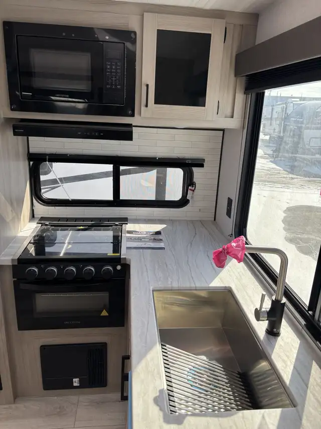 2025 ,Della Terra,East to West,Forest River 263RK in Travel Trailers & Campers in Prince Albert - Image 11