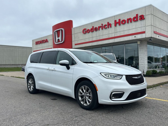 2023 Chrysler Pacifica Touring L in Cars & Trucks in Grand Bend