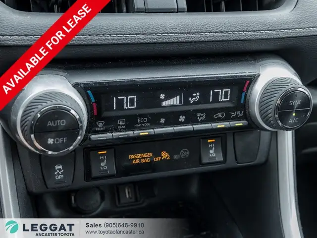 2020 Toyota RAV4 XLE FWD in Cars & Trucks in Hamilton - Image 18