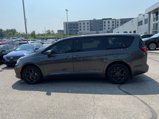 2022 Chrysler Pacifica Hybrid in Cars & Trucks in Oakville / Halton Region - Image 2