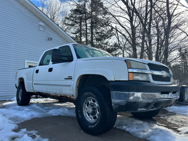 2003 Chevrolet Silverado 2500 LS in Cars & Trucks in Fredericton - Image 4