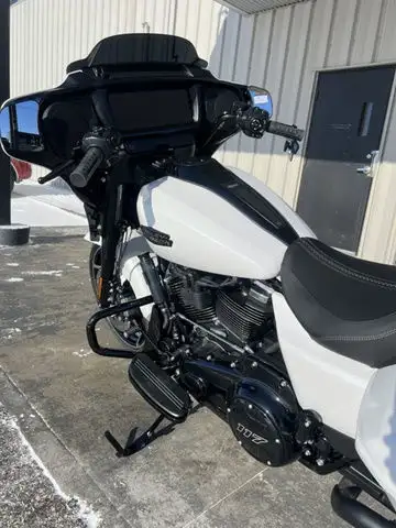 2025 Harley-Davidson FLHX - Street Glide in Sport Touring in Winnipeg - Image 8