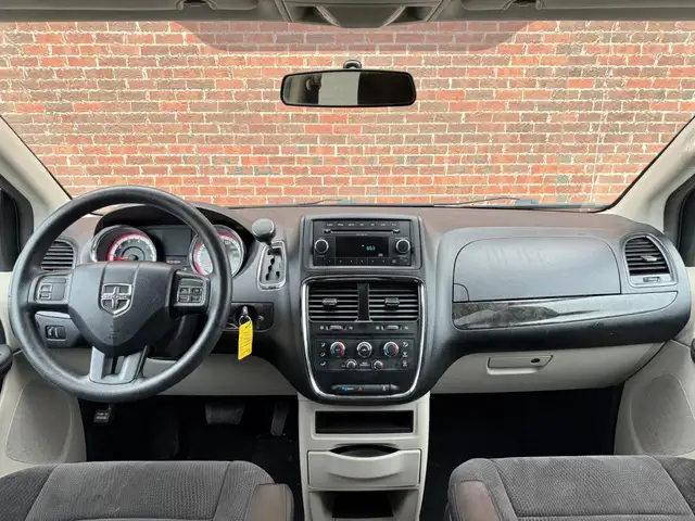 2012 Dodge Grand Caravan SXT | ONE OWNER | STOW N GO | MULTI-FUN in Cars & Trucks in Oshawa / Durham Region - Image 14