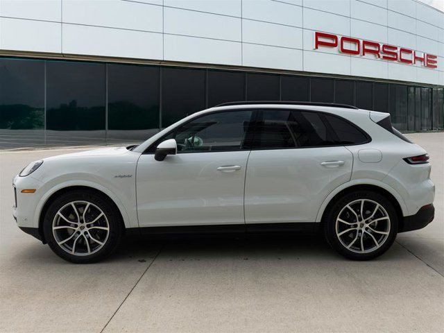 2024 Porsche Cayenne E-Hybrid in Cars & Trucks in London - Image 2