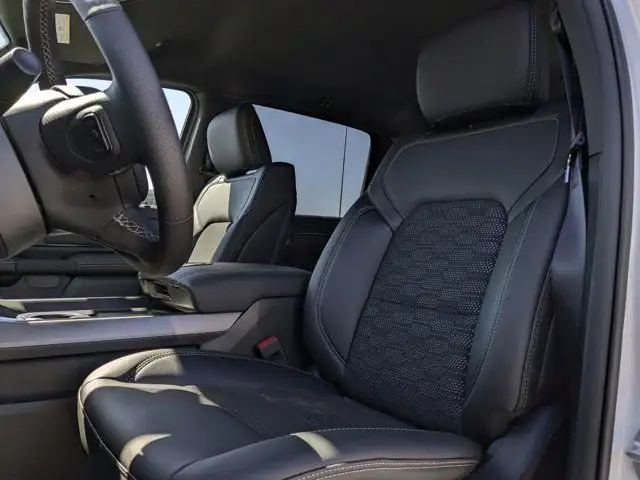 2026 Ram 1500 Sport - 3.92 Rear Axle Ratio - Anti Spin in Cars & Trucks in Calgary - Image 15